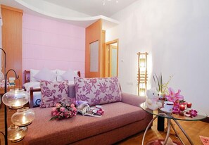 Double Room (Elegant) | Desk, free WiFi, bed sheets