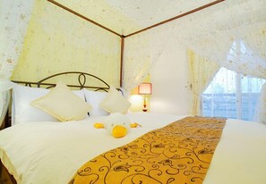 Double Room (Bright) | Desk, free WiFi, bed sheets - Happiness Garden (Ji'an)