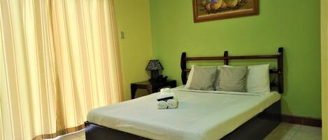 Deluxe Double Room | Desk, free WiFi, bed sheets