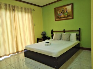 Deluxe Double Room | Desk, free WiFi, bed sheets