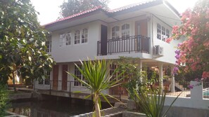 Iron/ironing board, free WiFi, wheelchair access - Villa Yosky (Bogor)