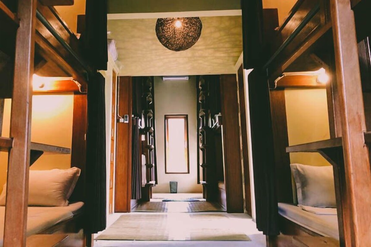Comfort Shared Dormitory, Women only