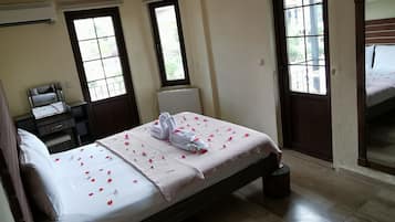 Family Apartment, 1 Queen Bed, Accessible | 1 bedroom, blackout drapes, rollaway beds, free WiFi