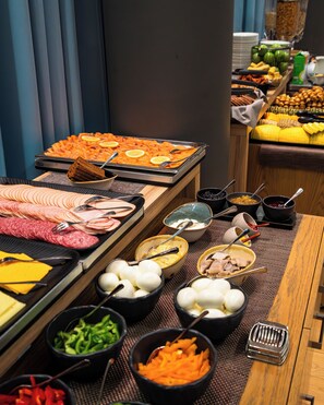 Free daily continental breakfast