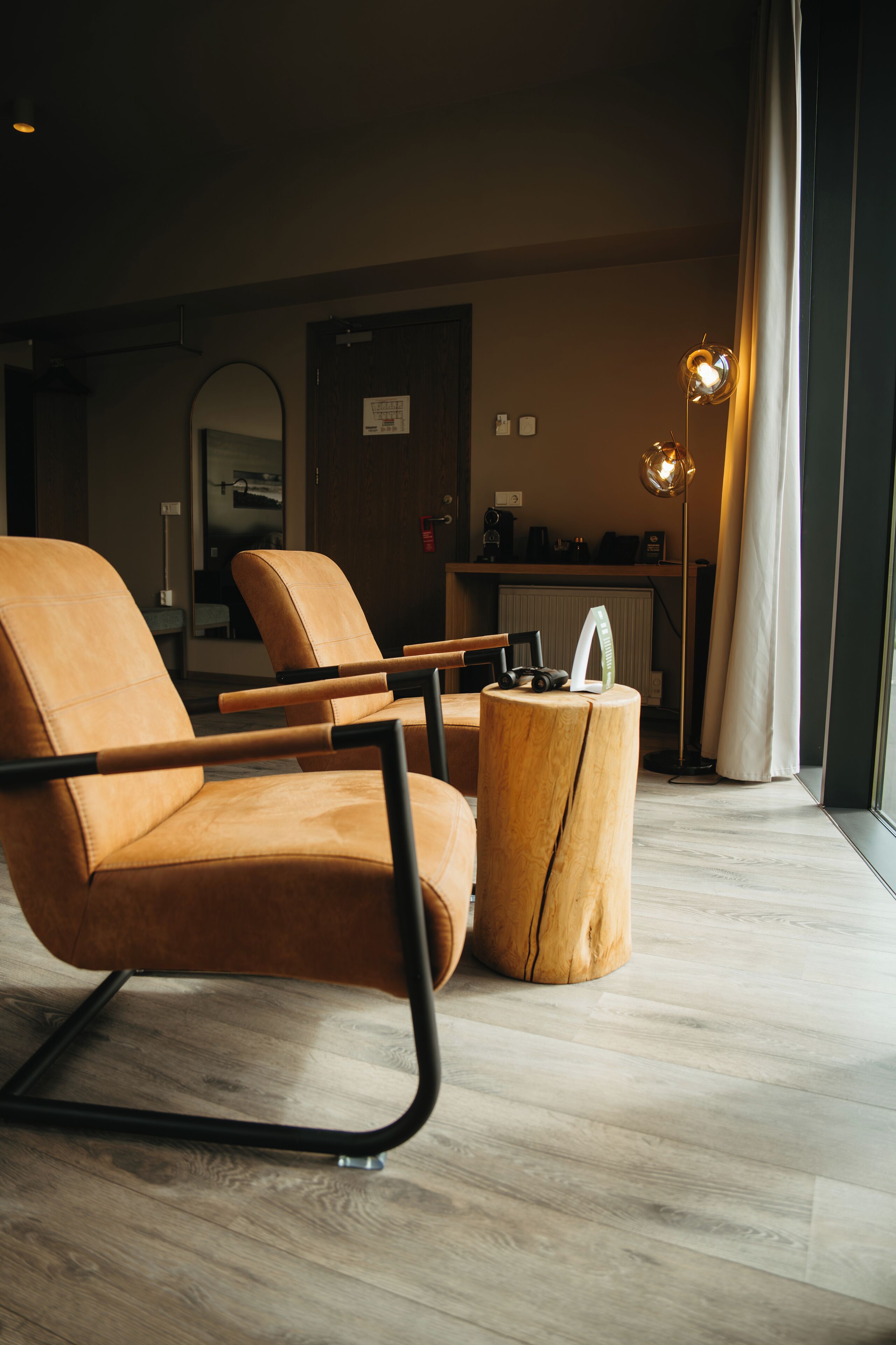 deluxe double or twin room, ocean view | living area | flat-screen tv