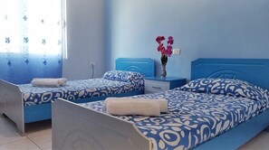 5 bedrooms, iron/ironing board, internet, bed sheets