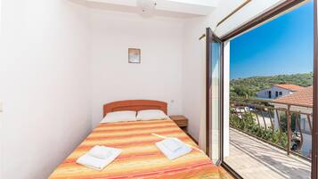 1 bedroom, free WiFi, bed sheets