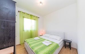 1 bedroom, free WiFi, bed sheets