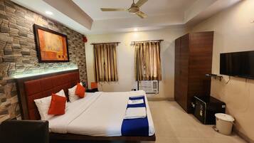 Escritorio, wifi gratis y ropa de cama