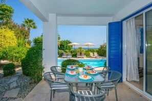 Villa, 3 Schlafzimmer, eigener Pool, Meerblick | Terrasse/Patio