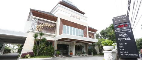 Experience the modern Luminor hotel, offering free Wi-Fi, a gym, pool, sky lounge, and spa & health center.