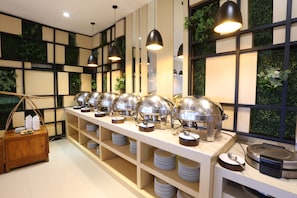 FrĂŒhstĂŒck, Mittagessen und Abendessen