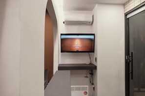 Desk, free WiFi, bed sheets - THE CAPSULE Myeongdong (Seoul)