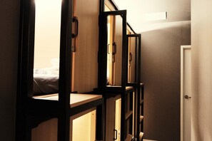 Desk, free WiFi, bed sheets - THE CAPSULE Myeongdong (Seoul)