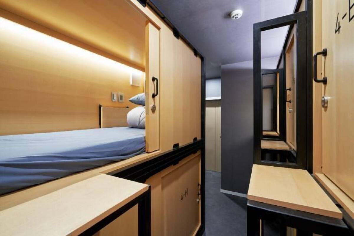 Escritorio, wifi gratis, ropa de cama