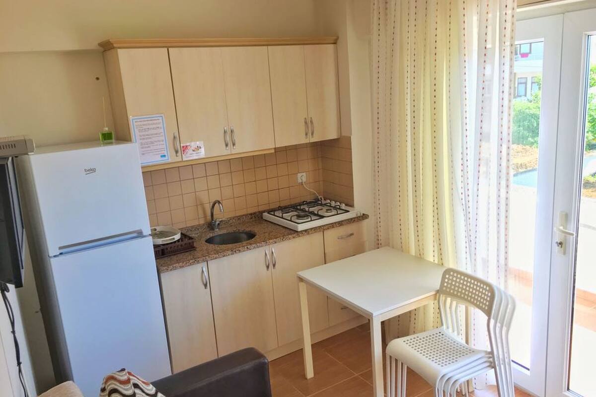 Full-sized fridge, stovetop, cookware/dishes/utensils
