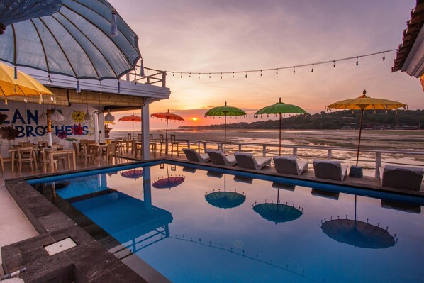 Outdoor pool, pool umbrellas, sun loungers