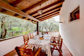 屋外ダイニングエリア