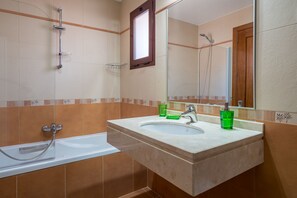 Combined shower/bathtub, hair dryer, towels, soap - Outstanding apart with pool view & terrace at Vila Sol (Quarteira)