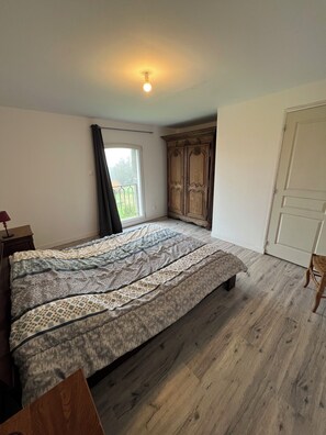 3 bedrooms, iron/ironing board, free WiFi, bed sheets - House between sea and countryside in Normandy near the D-day landing Beaches (Le Plessis-Lastelle)