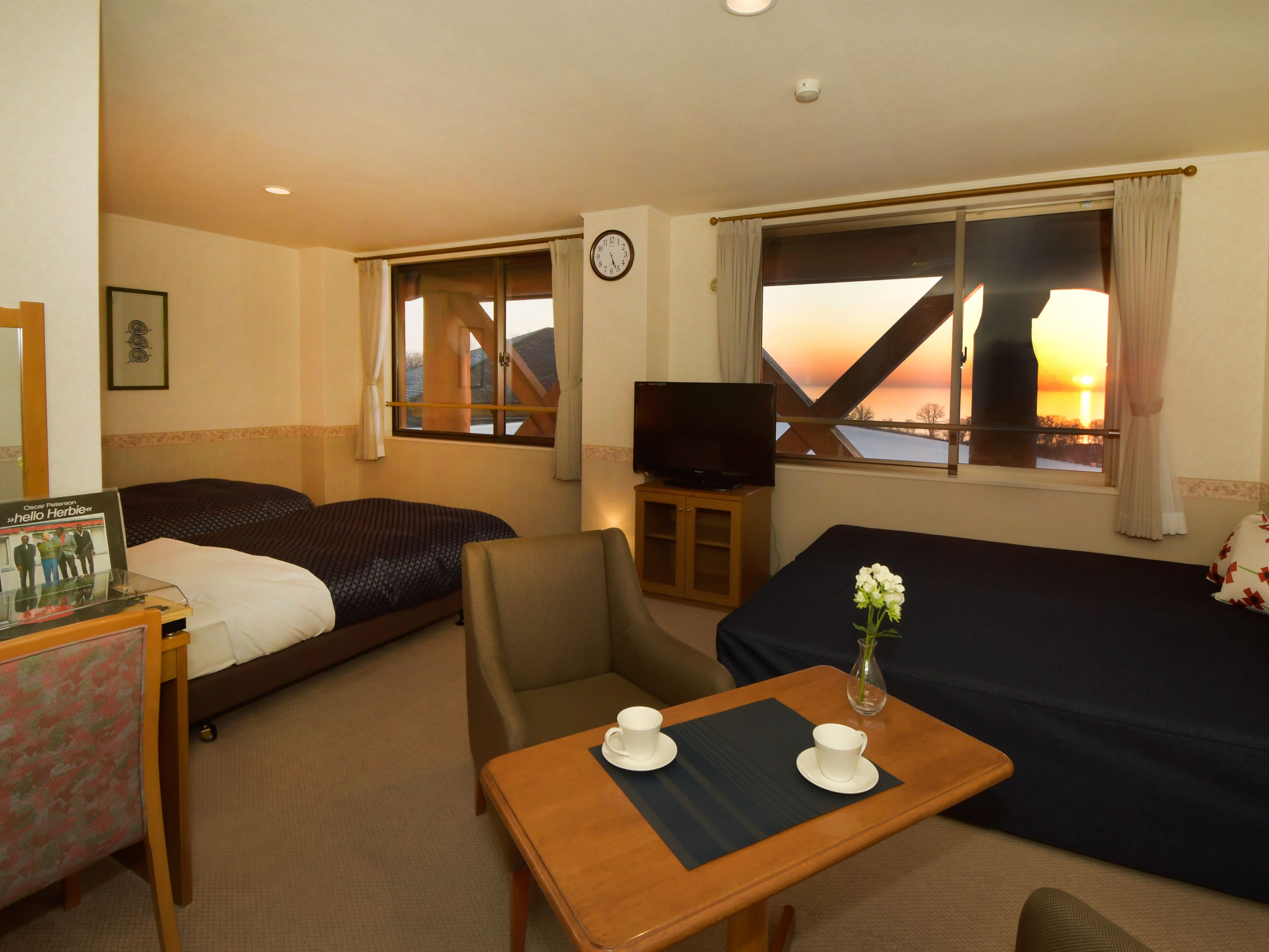 in-room safe, desk, free wifi, bed sheets