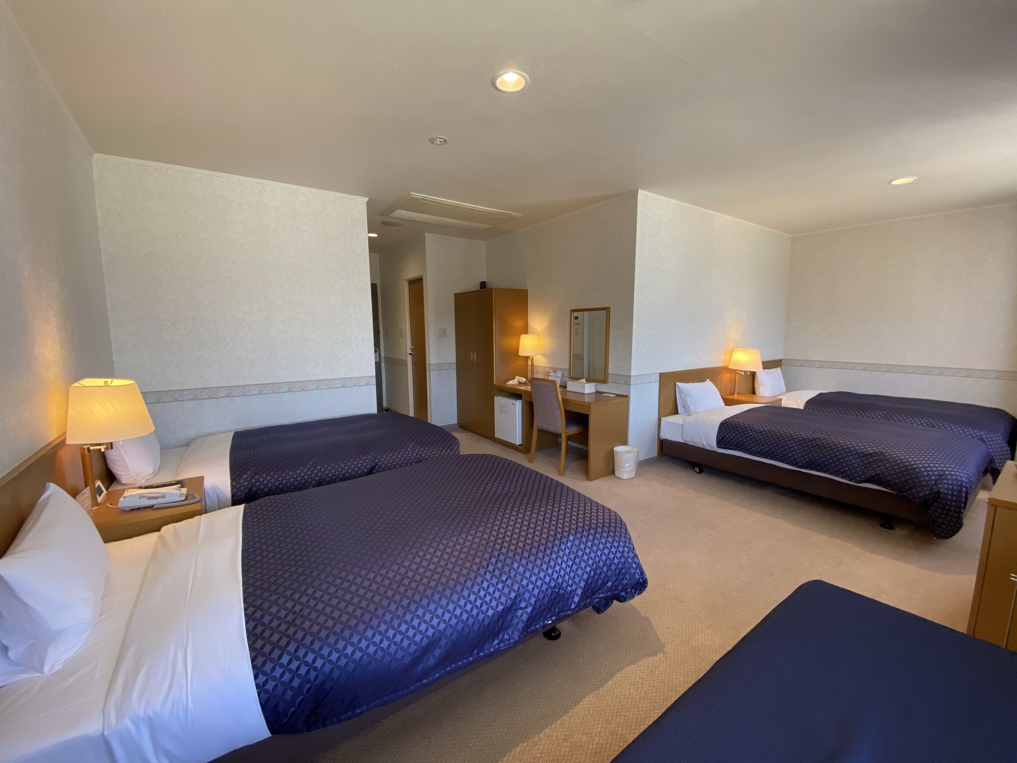 quadruple room, non smoking | in-room safe, desk, free wifi, bed sheets