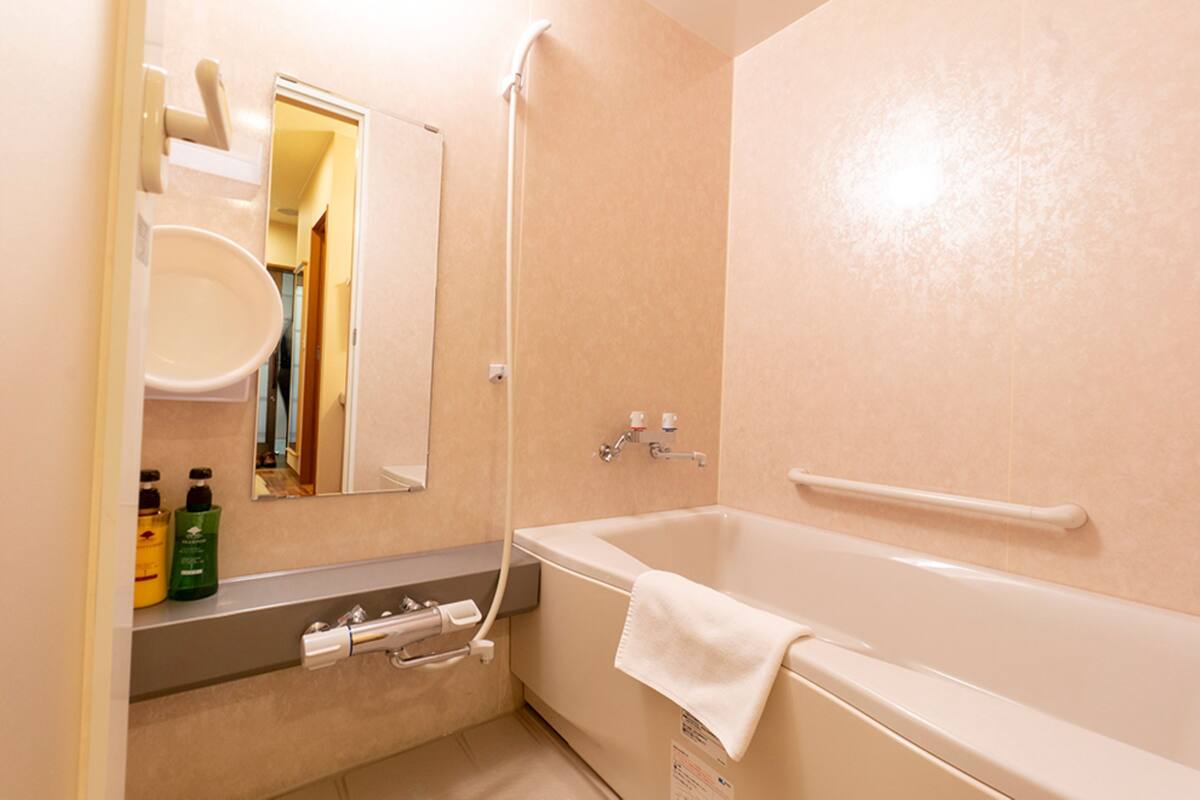 in-room safe, desk, free wifi, bed sheets