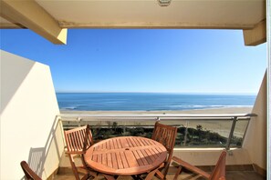 Unclassified image, 2 of 12, button