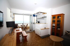 Unclassified image, 4 of 12, button