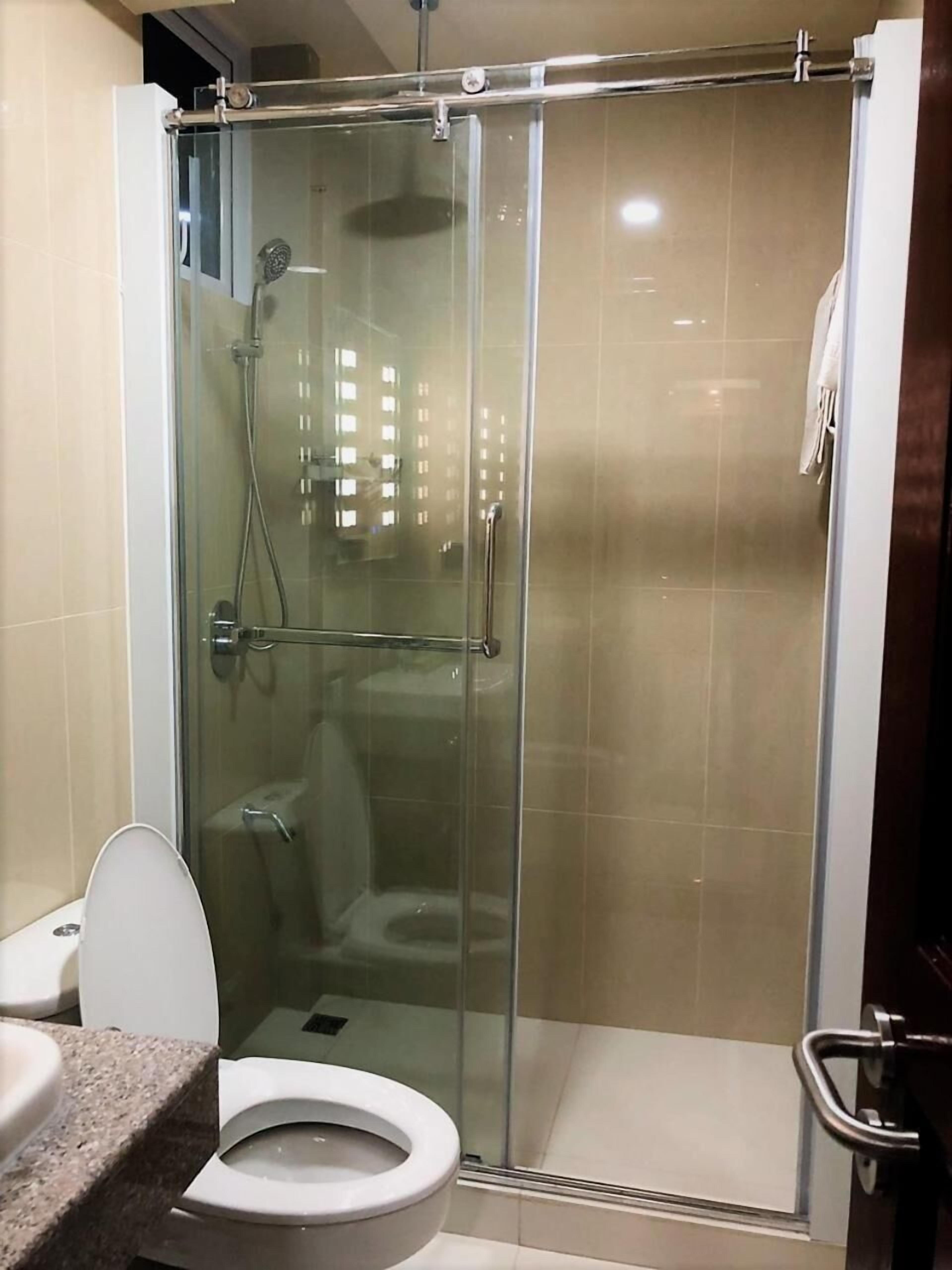 shower, free toiletries, bidet, towels