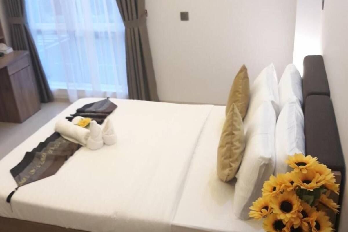 blackout curtains, soundproofing, free wifi, bed sheets