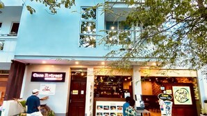 A restaurant with a sign reading "Casa Retreat" and another sign for "Smoke in Grill". - Casa Retreat (Hulhumalé)