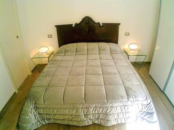 Free cots/infant beds, free WiFi, bed sheets