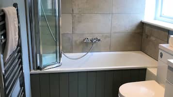 Single Room, 1 Twin Bed, Non Smoking | Individually decorated, individually furnished, iron/ironing board