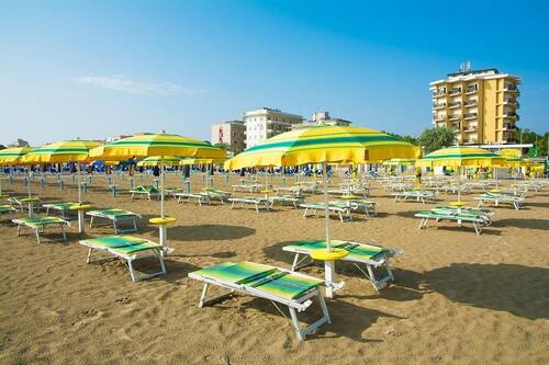 Sulla spiaggia, sabbia bianca