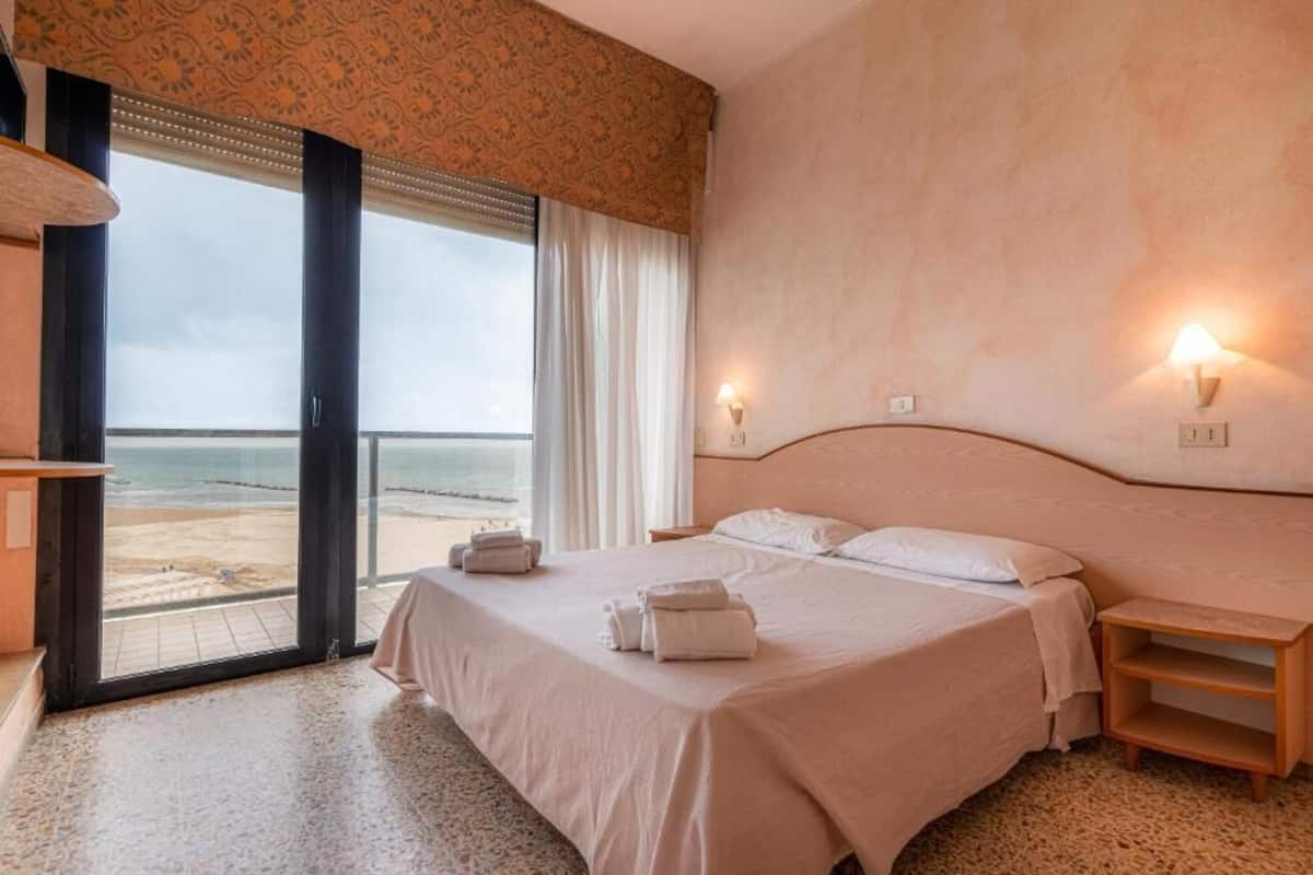Double Room, Balcony, Sea View | Cribs/infant beds, free WiFi, bed sheets