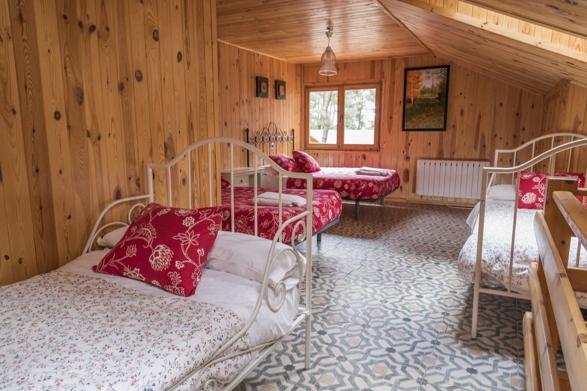 Bungalov, 3 Yatak Odası | Ayrı ayrı dekore edilmiş, ayrı ayrı döşenmiş, beşik/çocuk yatağı