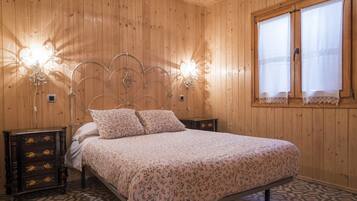 Bungalow | Individually decorated, individually furnished, cots/infant beds
