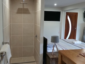 1 bedroom, internet, bed sheets