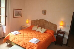 6 Schlafzimmer, Bügeleisen/Bügelbrett, kostenloses WLAN, Bettwäsche