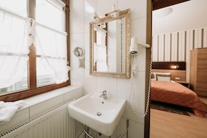 Shower, free toiletries, hair dryer, towels