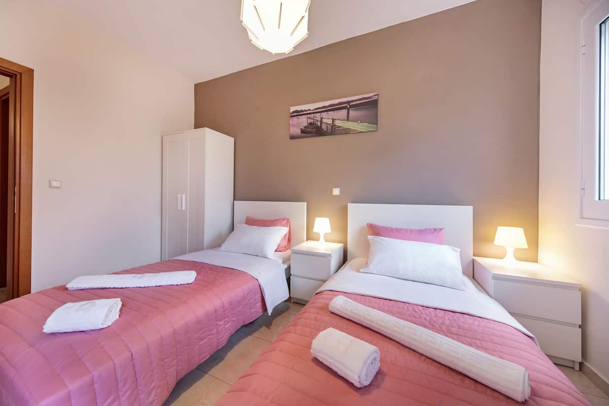 Comfort Apartment, Multiple Beds, Mountain View, Beachside | 1 bedroom, blackout drapes, iron/ironing board, free cribs/infant beds