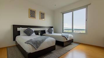 2 bedrooms, in-room safe, desk, iron/ironing board