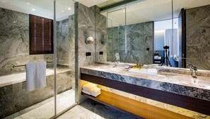 Executive Double Room, Non Smoking, Balcony | Bathroom | Shower, hair dryer, bathrobes, slippers - JSL Hotel (Taipei)