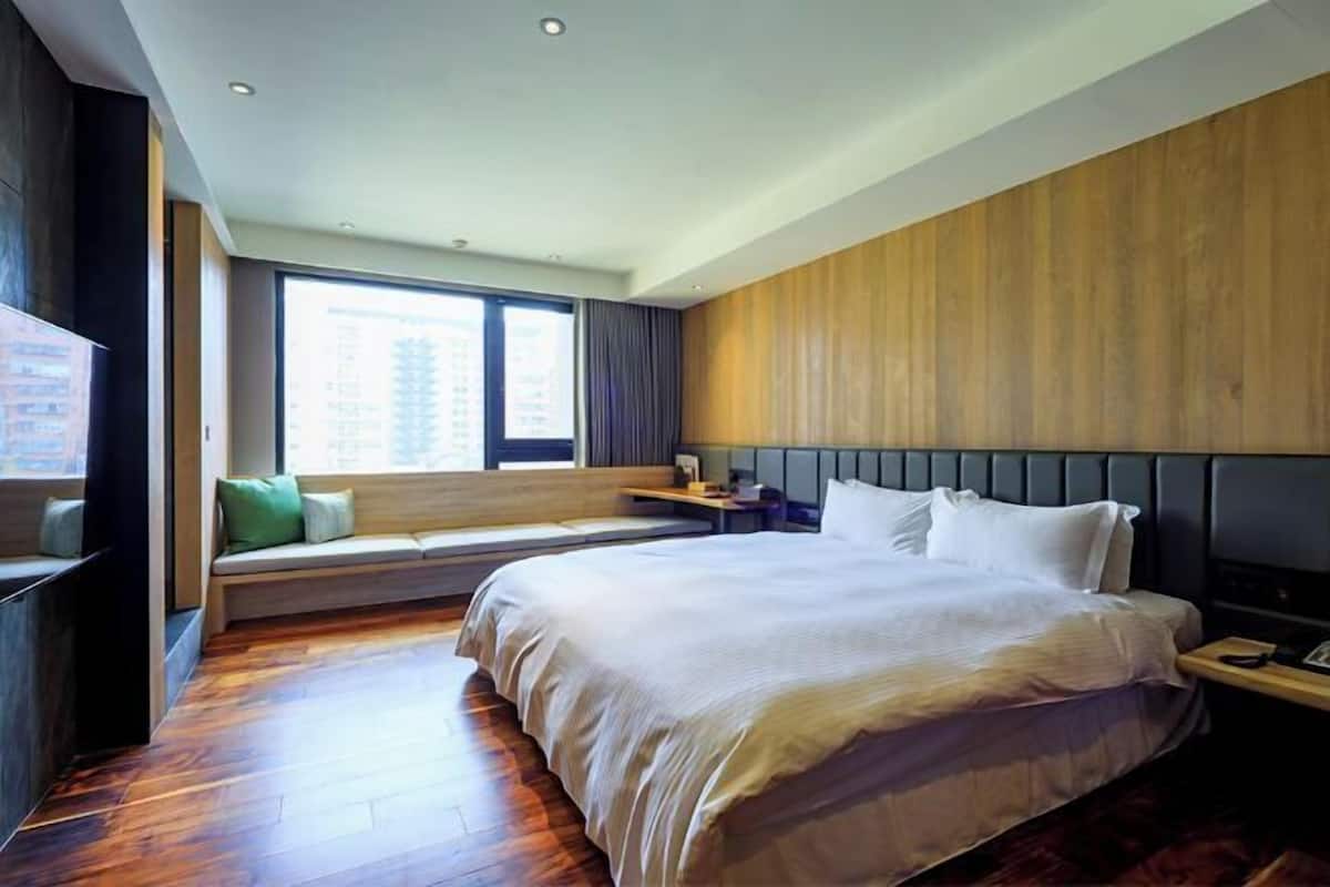 In-room safe, desk, laptop workspace, blackout drapes