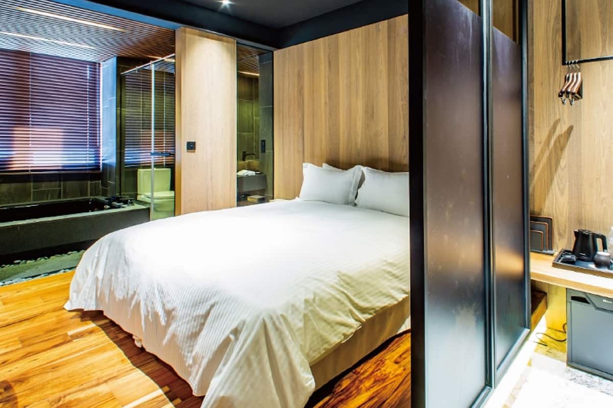 deluxe double room with hot spring, 1 queen bed, non smoking | in-room safe, desk, laptop workspace, blackout curtains