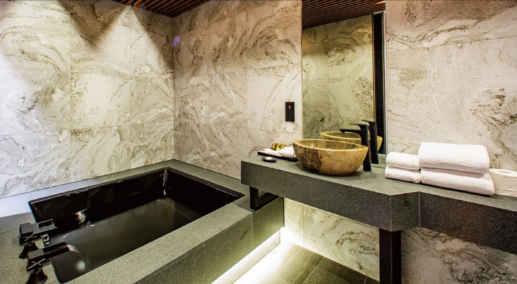 superior double room, 1 queen bed, non smoking | bathroom | shower, hair dryer, bathrobes, slippers