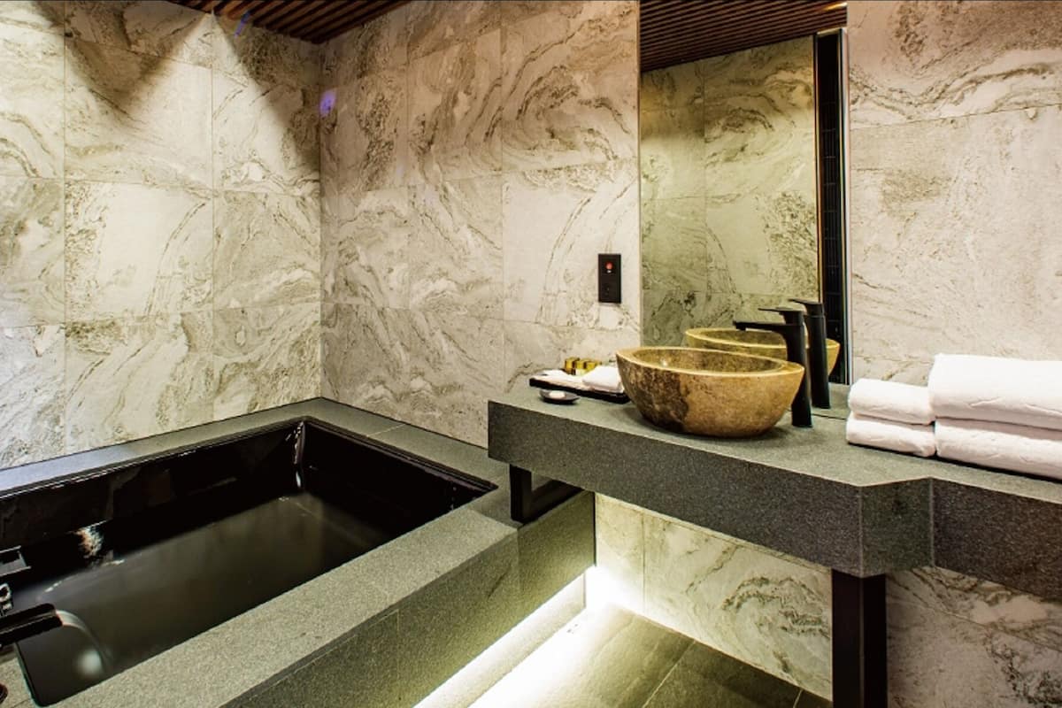 superior double room, 1 queen bed, non smoking | bathroom | shower, hair dryer, bathrobes, slippers