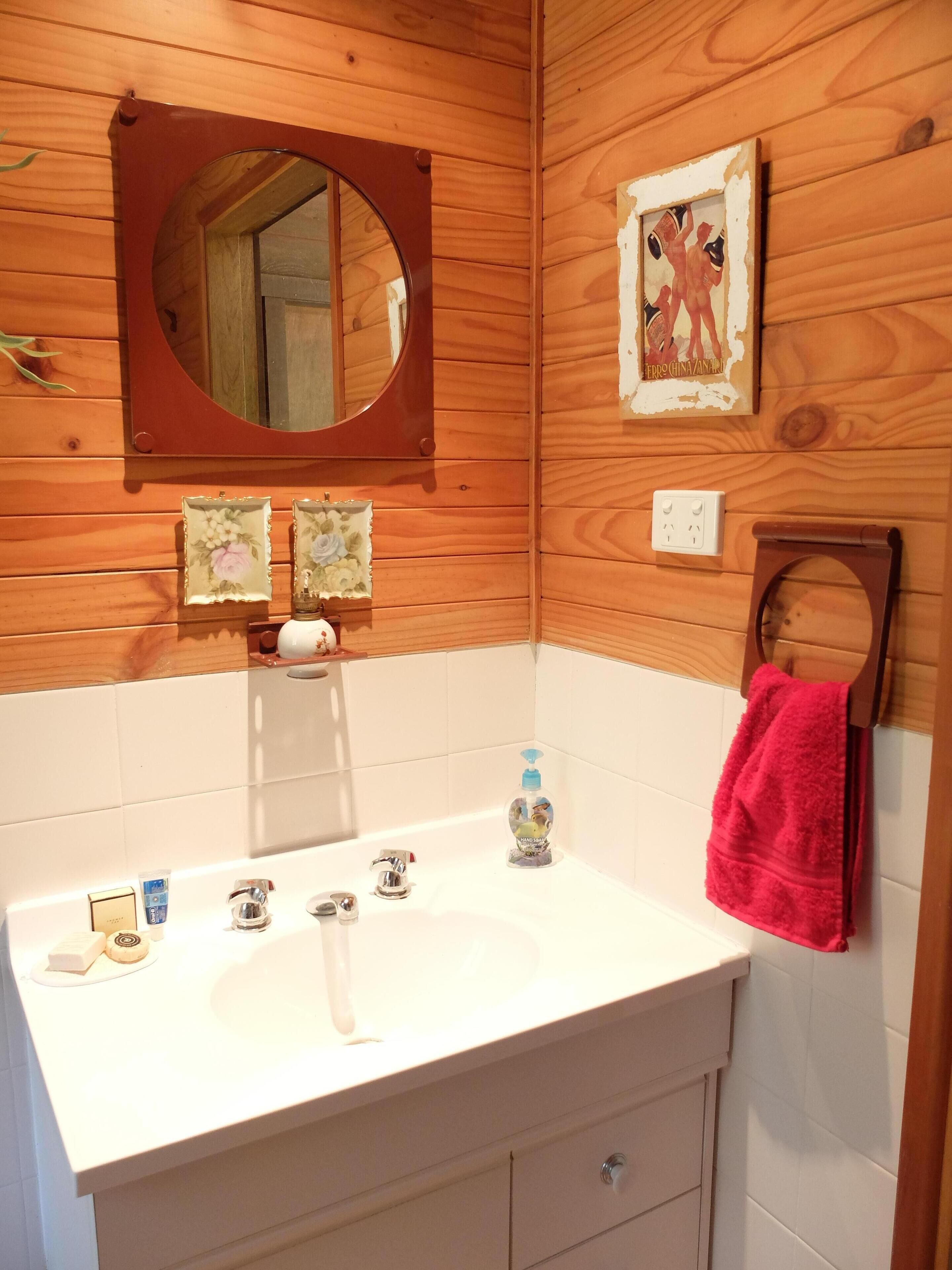 Secluded escape in Historic Wollombi — image 22