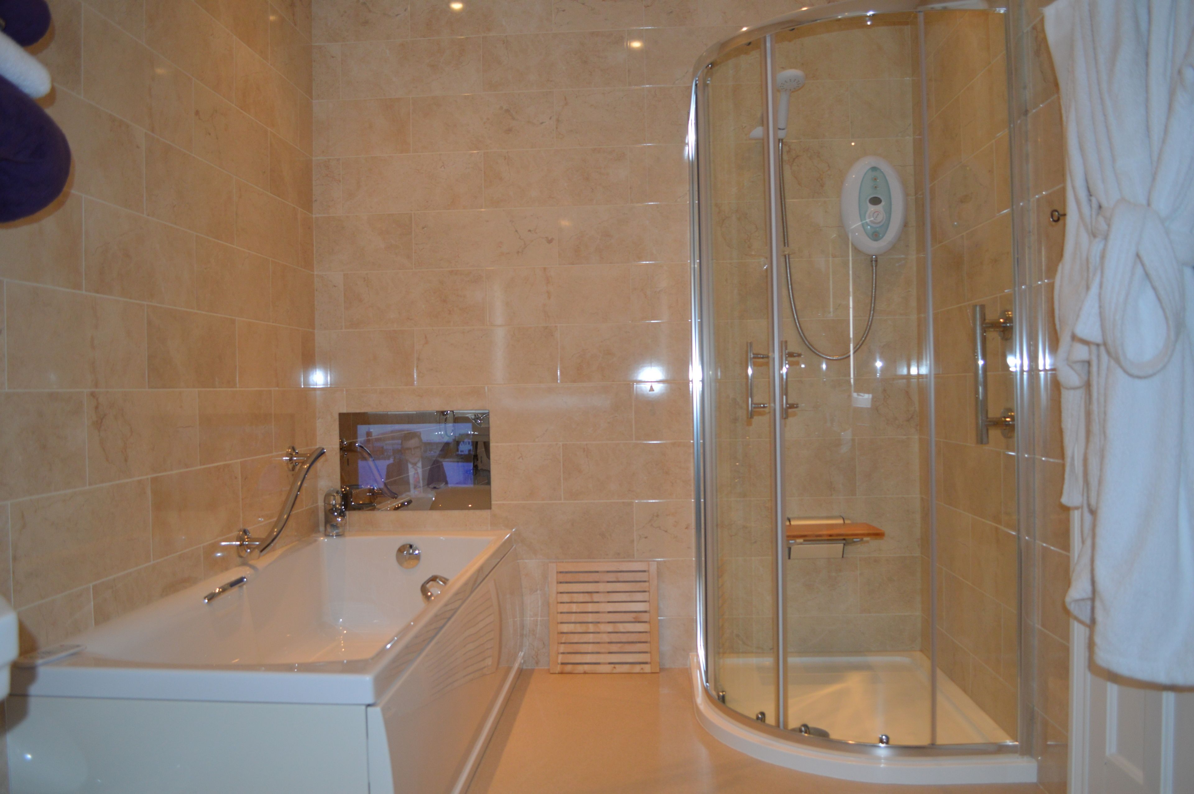 Comfort Double Room, 1 Katil Kelamin (Double), Ensuite | Bilik Mandi | Kelengkapan dandanan diri percuma, pengering rambut, jubah mandi 
